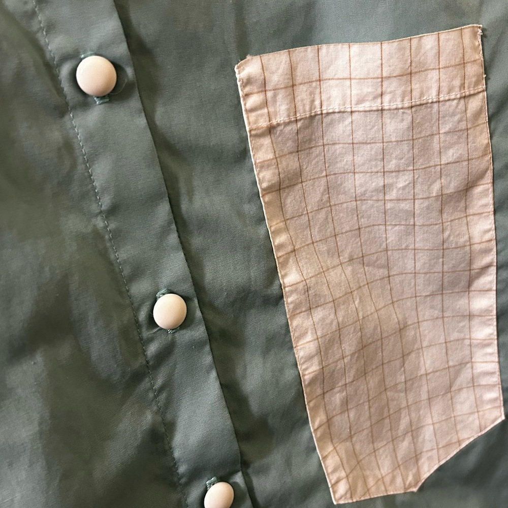 Animal Crackers Space Talk Berlin Buttondown Top Contrast Graph Print Pocket  S - Picture 3 of 6